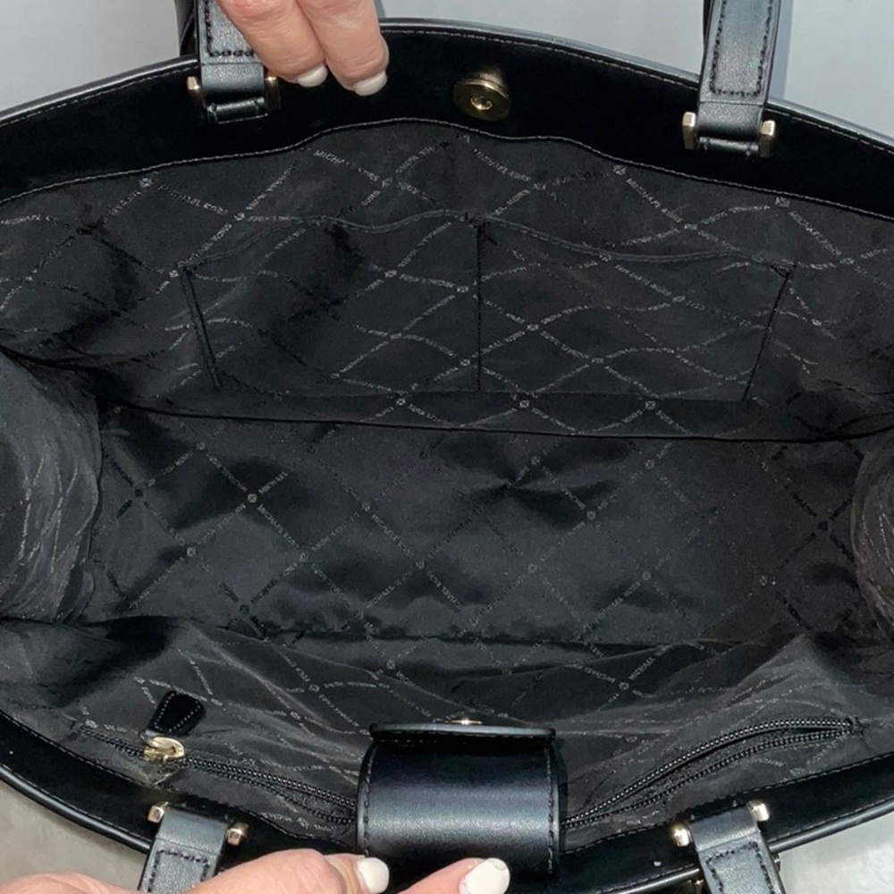 Michael Kors ‘Everly’ XL Satchel - Picture 8 of 10